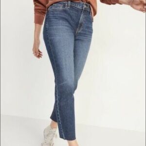 Old Navy NWT Boyfriend Mid-Rise Straight Leg Cropped Jeans Buttercup Wash Sz 2
